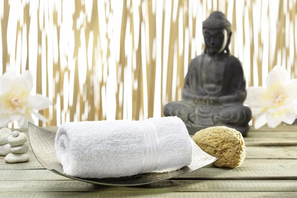 Bhuddha, ručníky, koupelové soli — Stock fotografie
