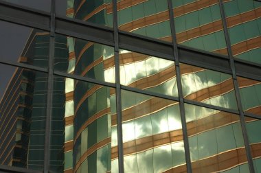 Altın binanın Hong Kong Finans Merkezi yansıması