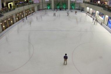 Çin 'deki Mixc Shenzhen alışveriş merkezi lüks markaları.