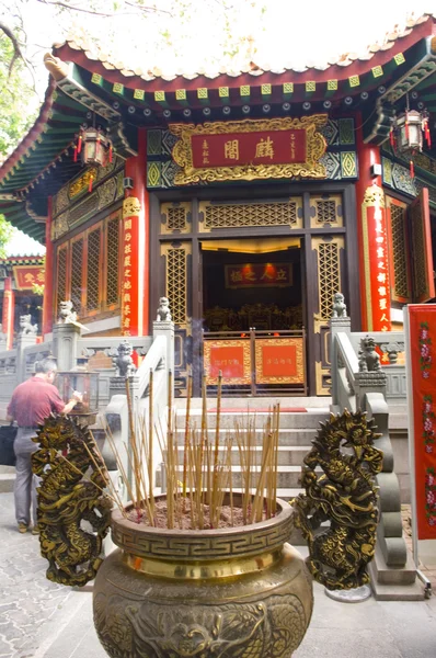 Konfuciánská Hall Sik Sik Yuen Wong Tai Sin Temple náboženství velké nesmrtelné Wong modlitba Kau Cim Insence — Stock fotografie