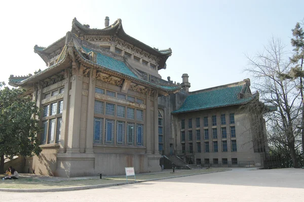 Wuhan Universiteit Hubei China ministerie van onderwijs van de People's Republic van China — Stockfoto