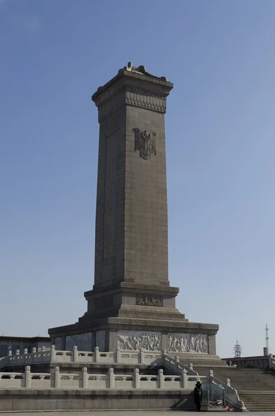 El Monumento a los Héroes del Pueblo en la parte sur de la Plaza de Tiananmen en Beijing China —  Fotos de Stock