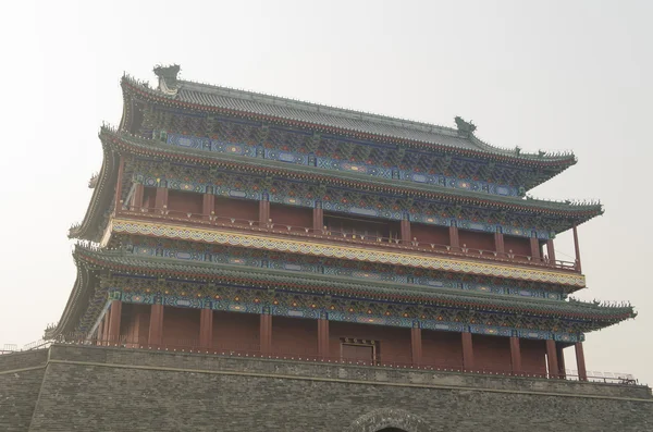 Brána správného světla (Qianmen) - "Brána ze zenitu slunce" v Pekingu Čína krásný portál — Stock fotografie