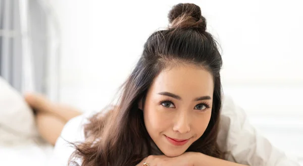 Sorrindo Mulher Bonita Bonita Asiática Alegre Limpa Fresca Pele Branca — Fotografia de Stock