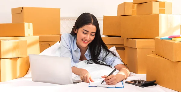 Jovem Sorrindo Bela Dona Mulher Asiática Freelancer Sme Business Compras — Fotografia de Stock