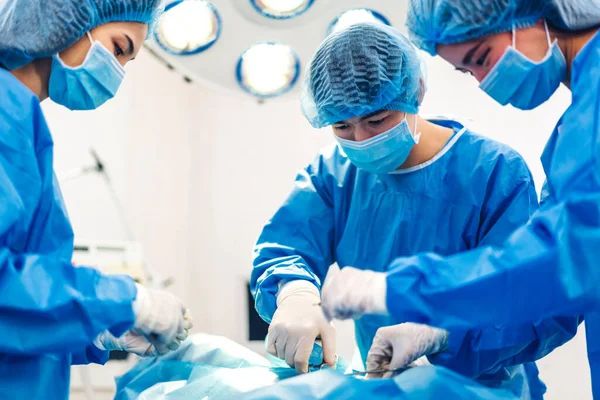 Anestesi Profesional Dokter Tim Medis Dan Asisten Mempersiapkan Pasien Untuk — Stok Foto