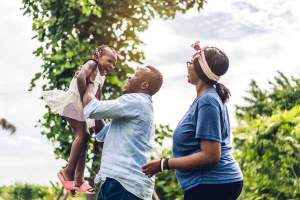 Portrait Genießen Glückliche Liebe Schwarze Familie Afrikanisch Amerikanische Vater Und — Stockfoto