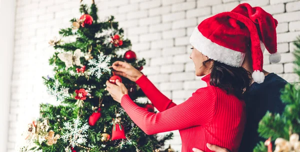 Romantic Sweet Couple Santa Hats Having Fun Decorating Christmas Tree — Stock Photo, Image