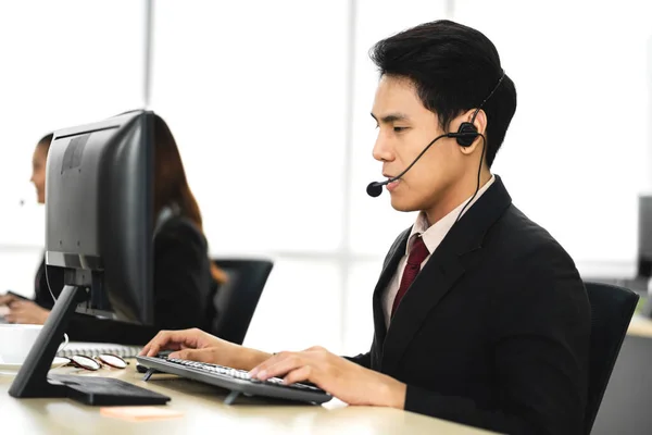 Gruppe Von Glücklichen Asiatischen Lächelnden Call Center Business Operator Kundendienst — Stockfoto