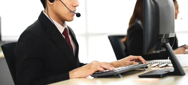 Gruppe Von Glücklichen Asiatischen Lächelnden Call Center Business Operator Kundendienst — Stockfoto