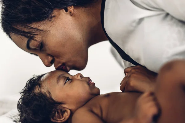 Portrait Jouir Heureux Amour Famille Afro Américaine Mère Jouer Avec — Photo