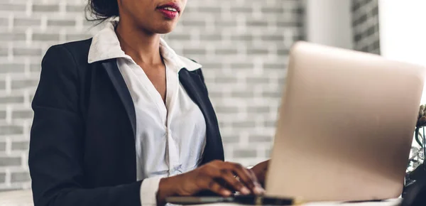 Portrait Smiling Happy African American Black Woman Relaxing Using Technology — Stock Photo, Image