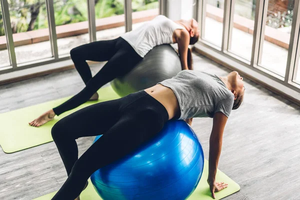 Retrato Deporte Atractivas Personas Mujer Ropa Deportiva Sentado Relajarse Practicar — Foto de Stock