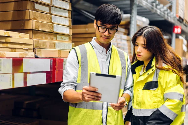 Asian Two Engineer Helmets Team Order Details Tablet Computer Checking — Stock Photo, Image