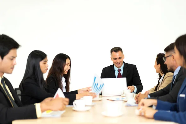 Senior Businessman Presentation Meeting Laptop Discussing Strategy New Startup Project — Stock Photo, Image