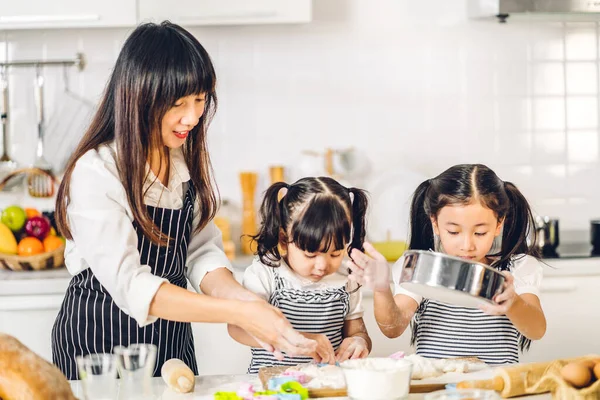 Ritratto Godere Amore Felice Famiglia Asiatica Madre Bambina Ragazza Asiatica — Foto Stock