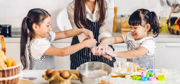 Ritratto Godere Amore Felice Famiglia Asiatica Madre Bambina Ragazza Asiatica — Foto Stock