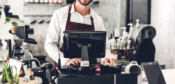 Porträt Eines Gutaussehenden Bärtigen Barista Mannes Kleinunternehmer Der Mit Laptop — Stockfoto