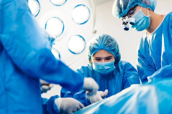 Profesionální Anesteziolog Lékař Lékařský Tým Asistent Příprava Pacienta Gynekologickou Chirurgii — Stock fotografie