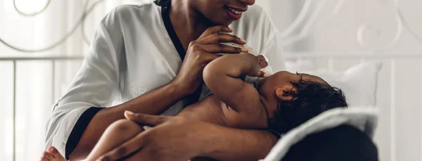 Portrait Jouir Heureux Famille Amour Mère Afro Américaine Jouer Avec — Photo