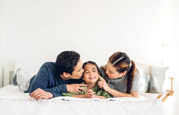 Ritratto Godere Felice Sorridente Amore Asiatico Famiglia Padre Madre Con — Foto Stock