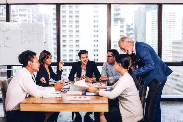 Gruppo Business Professionale Incontro Presentazione Discutere Strategia Con Nuovo Progetto — Foto Stock