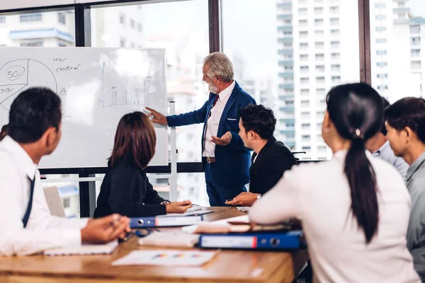 Grupo Reuniones Presentación Negocios Profesionales Discutir Estrategia Con Nuevo Proyecto — Foto de Stock