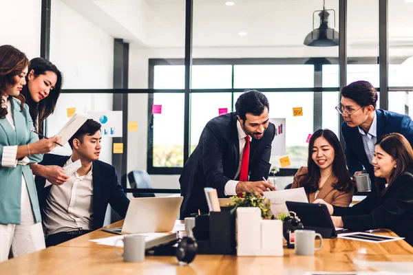 Grupp Professionella Affärspresentation Möte Och Diskutera Strategi Med Nya Start — Stockfoto