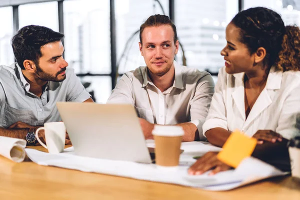 Grupo Reuniones Negocios Profesionales Discutir Estrategia Con Nuevo Proyecto Startup — Foto de Stock