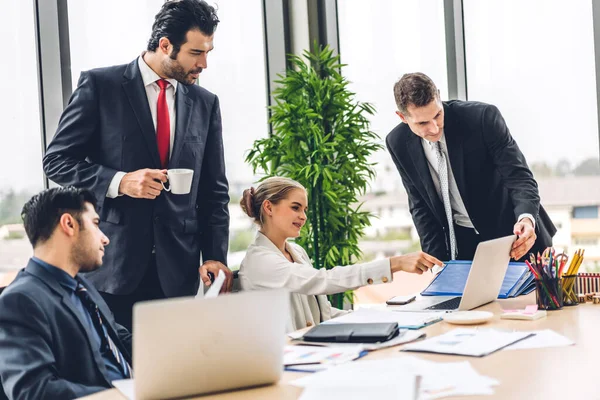 Grupp Professionella Affärsmöte Och Diskutera Strategi Med Nya Start Projekt — Stockfoto