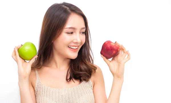 Sorrindo Beleza Alegre Mulher Asiática Bonita Segurando Comendo Maçã Vermelha — Fotografia de Stock