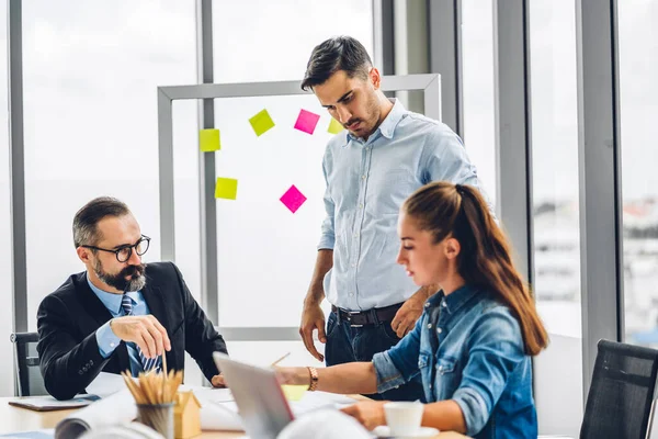 Gruppo Incontri Lavoro Professionali Discussione Della Strategia Con Nuovo Progetto — Foto Stock