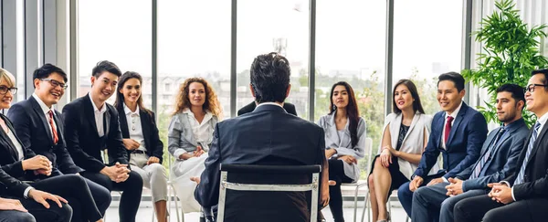 Businessman Treinador Palestrante Apresentação Discutir Reunião Estratégia Partilha Ideia Brainstorm — Fotografia de Stock