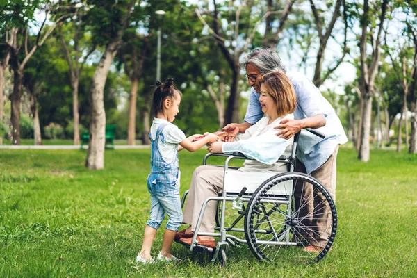 Portrait Happy Asian Grandfather Grandmother Asian Little Cute Girl Enjoy — Stock Photo, Image