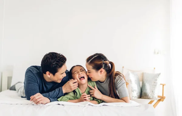 Ritratto Godere Felice Sorridente Amore Asiatico Famiglia Padre Madre Con — Foto Stock