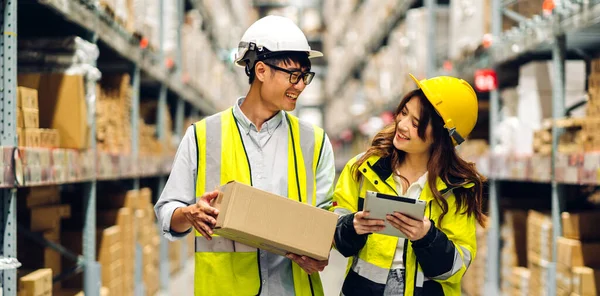 Asian Two Engineer Helmet Team Order Detail Tablet Computer Checking — Stock Photo, Image