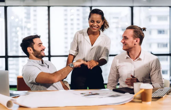 Grupo Reuniones Negocios Profesionales Discutir Estrategia Con Nuevo Proyecto Startup — Foto de Stock