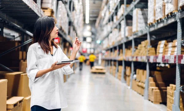 Portrait Manager Worker Woman Standing Order Details Tablet Computer Checking — Stock Photo, Image