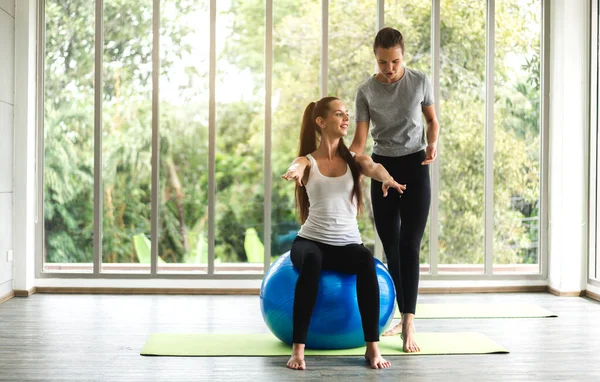 Retrato Deporte Atractivas Personas Mujer Ropa Deportiva Sentado Relajarse Practicar — Foto de Stock