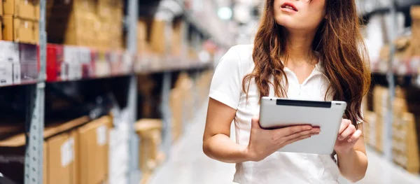 Portrait Manager Worker Woman Standing Order Details Tablet Computer Checking — Stock Photo, Image