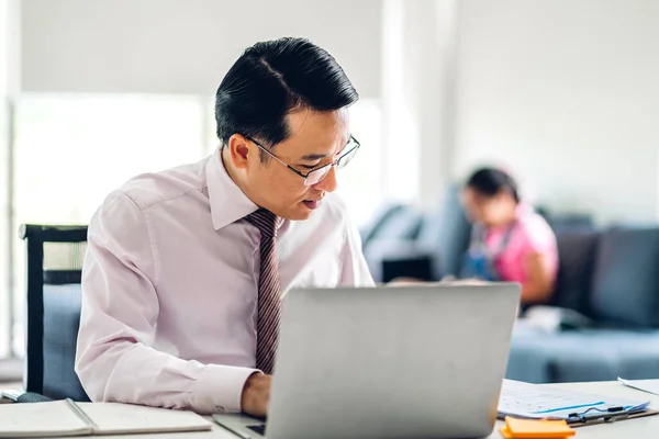 Asian Man Relaxing Using Laptop Computer Working Video Conference Meeting — Stock Photo, Image