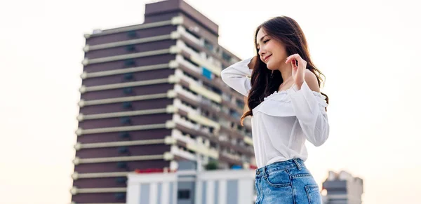 Smiling Cheerful Beautiful Pretty Asian Woman Standing Stretch Her Arms — Stock Photo, Image