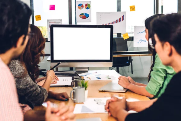 Gruppo Professionisti Asiatici Incontro Affari Discutere Strategia Con Nuovo Progetto — Foto Stock