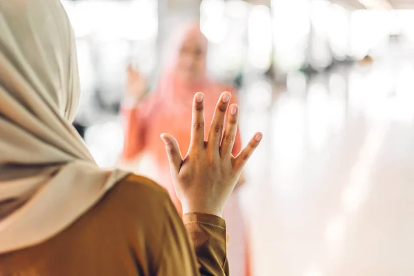 Deux Jeunes Amis Beauté Islamique Asiatique Arabique Musulmane Femme Portant — Photo