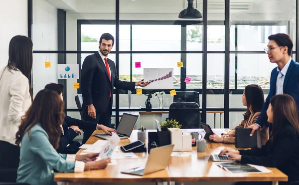 Grupp Professionell Framgång Asiatisk Affärsmöte Och Diskutera Strategi Med Nya — Stockfoto