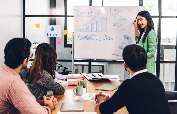 Gruppo Business Professionale Incontro Presentazione Discutere Strategia Con Nuovo Progetto — Foto Stock