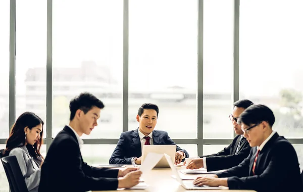 Skupina Asijských Profesionálních Obchodních Setkání Diskuse Novým Nápadem Startup Creative — Stock fotografie