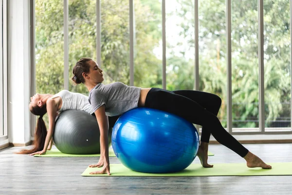 Retrato Deporte Atractivas Personas Mujer Ropa Deportiva Sentado Relajarse Practicar — Foto de Stock