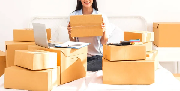 Joven Sonriente Belleza Propietario Asiático Mujer Freelancer Sme Negocio Compras — Foto de Stock