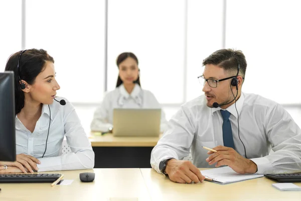 Gruppe Von Glücklichen Call Center Lächelnden Business Operator Kundendienst Team — Stockfoto